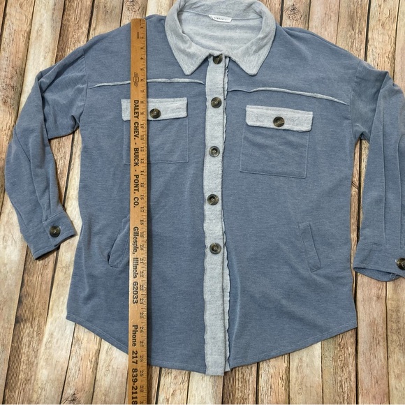 Reborn J Women’s Blue/Gray Top Button Top Long Sleeves Raw Hem Hem Accent Size L - Picture 2 of 8
